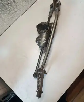 Volvo V70 Front wiper linkage and motor 8624239