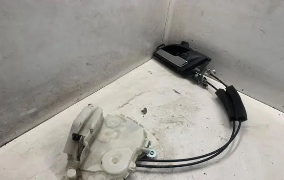 Honda CR-V Front door lock CTC7A26