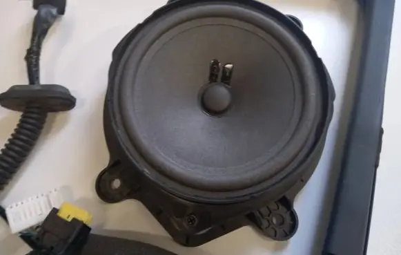 Mercedes-Benz X-class W470 Rear door speaker