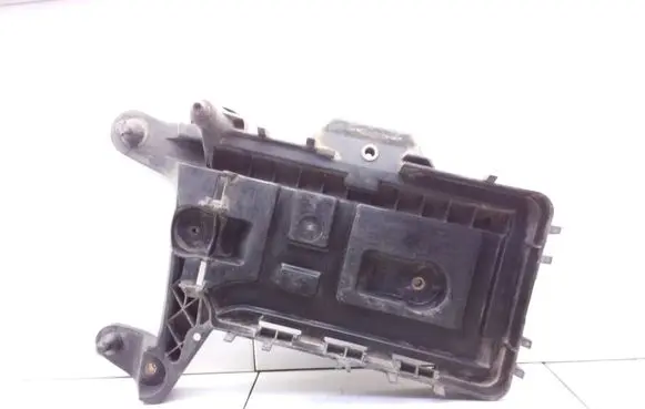 Skoda Octavia Mk2 (1Z) Battery tray 1K0915333
