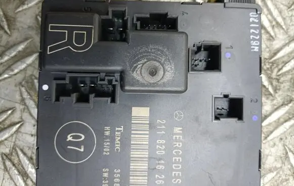 Mercedes-Benz E W211 Door control unit/module 2118201626