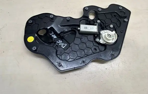 Audi A8 S8 D4 4H Rear door soft close latching motor 4H0839916 4F0837060