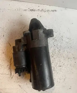 Volkswagen PASSAT B5 Starter motor 068911024G