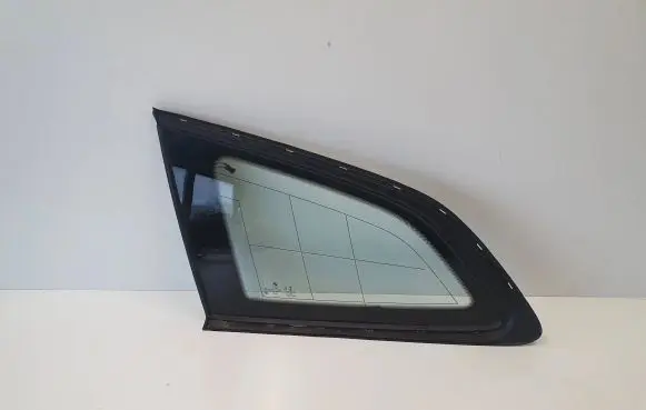 BMW 3 G20 G21 Rear side window 7499515