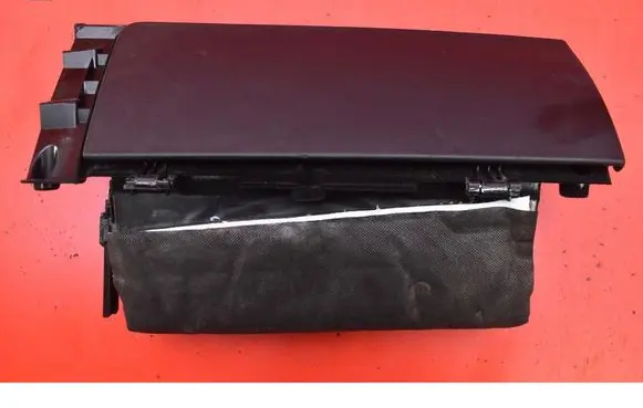 Tesla Model S Glove box 100332701M