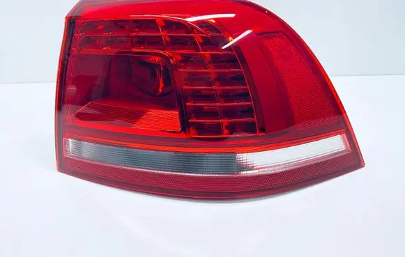 Volkswagen Touareg II Rear/tail lights 7P6945208