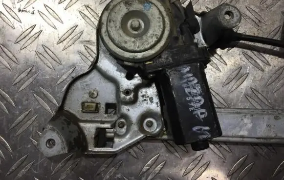 Mazda 626 Rear door window regulator motor 6640161681