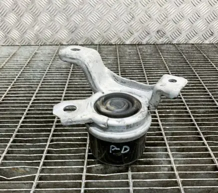 Volvo V60 Engine mount bracket 31330135 F7008000