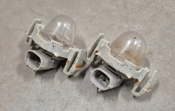 Toyota Hilux (AN10, AN20, AN30) Number plate light