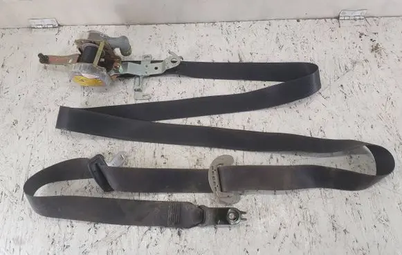 Subaru Outback Front seatbelt 7K8330P 0432127