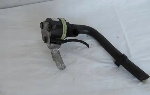 Opel Astra J Water pump 13343758