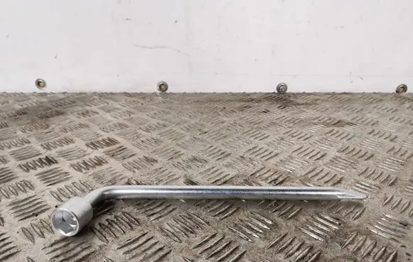Toyota GT 86 Wheel nut wrench GT86RATAMSRAKTAS