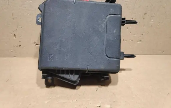 Renault Megane III Fuse box cover 284C40002R