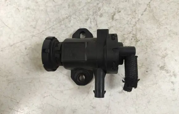 BMW 1 E81 E87 Turbo solenoid valve 0928402152 7811814 1928405425