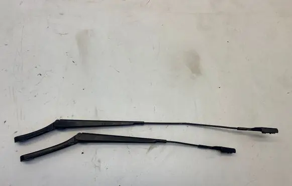 Volkswagen Golf VII Front wiper blade arm 5G1955409D 5G1955410C