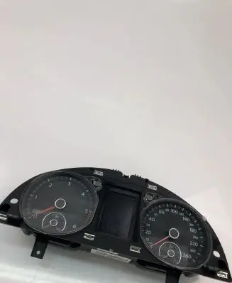 Volkswagen PASSAT B7 Speedometer (instrument cluster) 3AA920870P