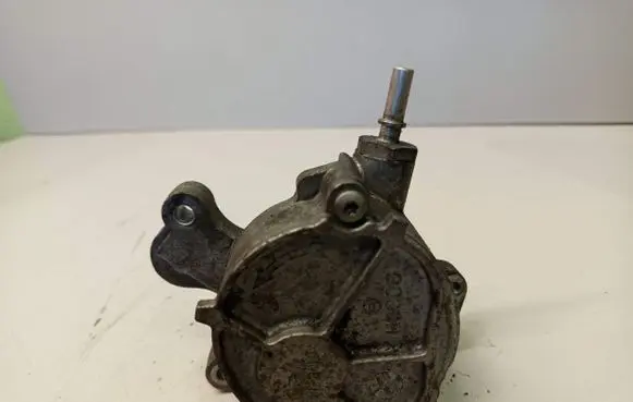 Ford Mondeo MK IV Vacuum pump D1651A
