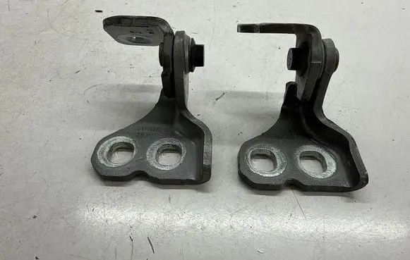 Dodge Hornet Front door hinge set 68306515AA 68306517AA
