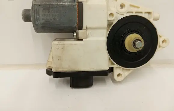 BMW X3 F25 Front door window regulator motor 69259641 0130822222