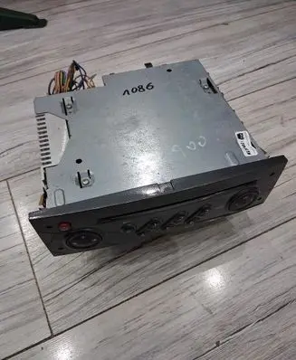 Renault Clio III Radio/CD/DVD/GPS head unit 8200666146