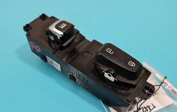 KIA Optima Electric window control switch 935750443 IMPRK1442361