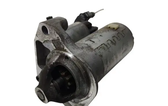 Peugeot 208 Starter motor 9671530880