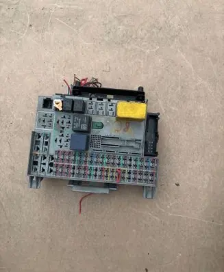 Opel Astra H Fuse box set 90589965