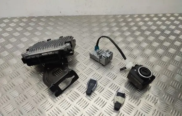 Mercedes-Benz GLK (X204) Engine ECU kit and lock set A6429003100 0281016350 A2075450108