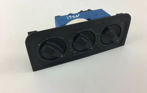 Volkswagen PASSAT B5 Climate control unit 1H0819046 A561