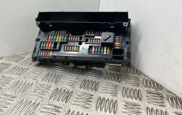 BMW 5 F10 F11 Fuse module 9252815