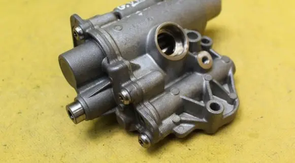 Volkswagen Golf VII Oil pump 04E115109C