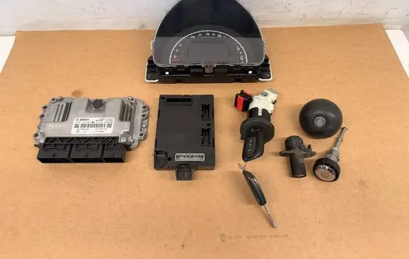 Renault Twingo III Engine ECU kit and lock set TW3ZESTSTART1 237105748R