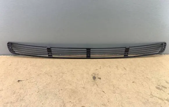 BMW 7 E38 Bonnet/hood grill 8203887