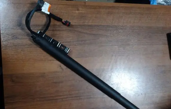 Maserati Levante Tailgate strut 