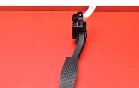 Opel Meriva B Accelerator throttle pedal 13362749