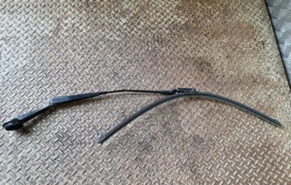Ford Focus Windshield/front glass wiper blade BM5117526BB
