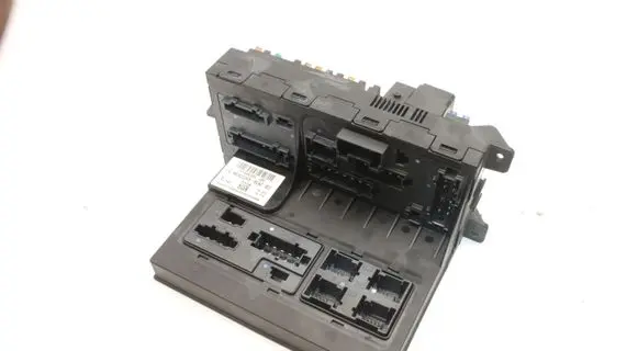 Mercedes-Benz CLS C219 Fuse box set 2115457301