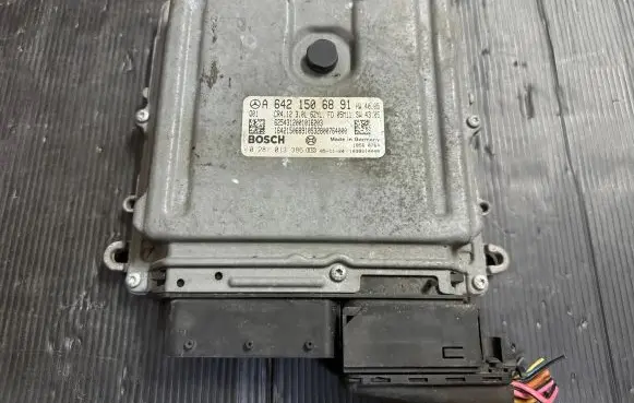 Mercedes-Benz R W251 Engine control unit/module A6421506891 18560764 0281013386