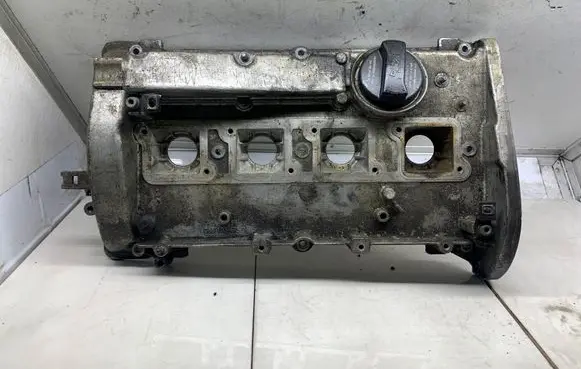 Volkswagen PASSAT B5 Rocker cam cover 06B103475D