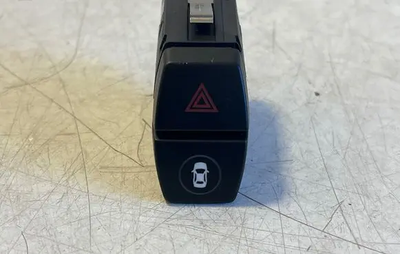 BMW X6 F16 Hazard light switch 6842274