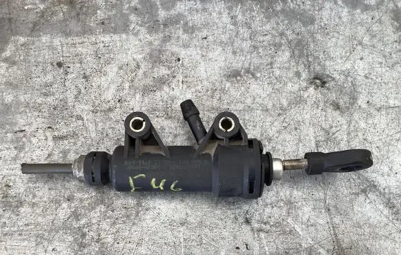 BMW 3 E46 Clutch master cylinder 215211638992