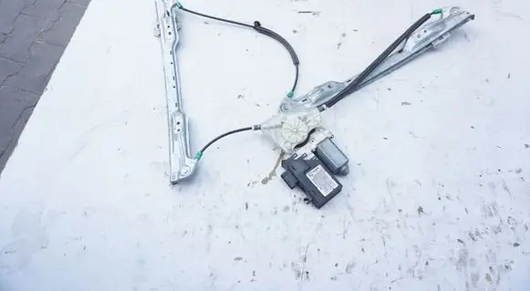 Mazda MX-30 Front door window regulator with motor