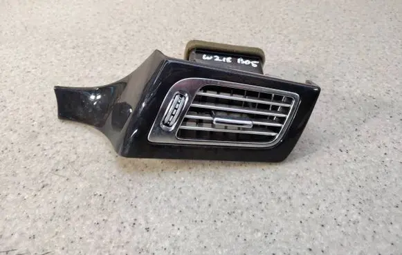 Mercedes-Benz CLS C218 X218 Dashboard side air vent grill/cover trim A2188301054