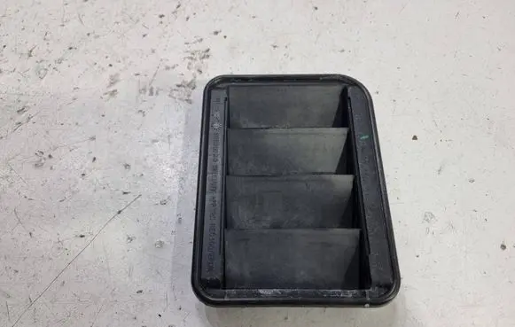 BMW 1 F20 F21 Quarter panel pressure vent 9201647