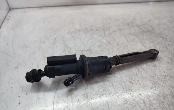 Peugeot 5008 Clutch master cylinder 9689016580