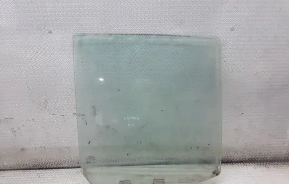 Opel Frontera B Rear door window glass
