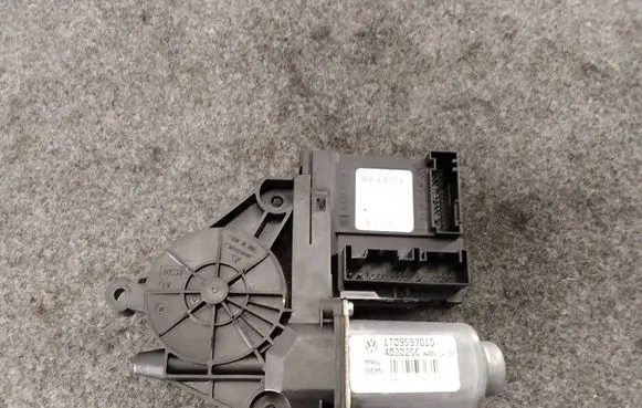 Volkswagen Caddy Front door window regulator motor 05075710 1K0959793J 10120707080504