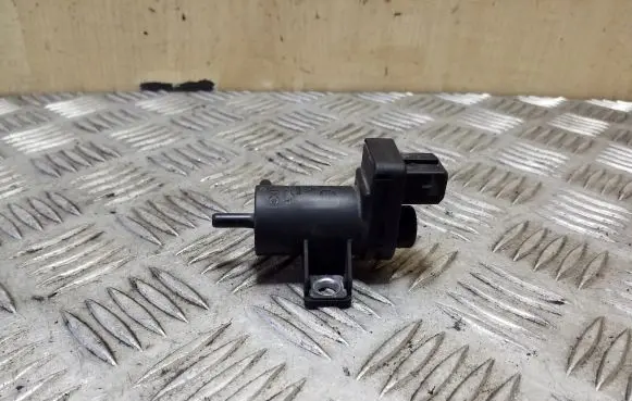 Renault Master III Valve vacuum 8200762162