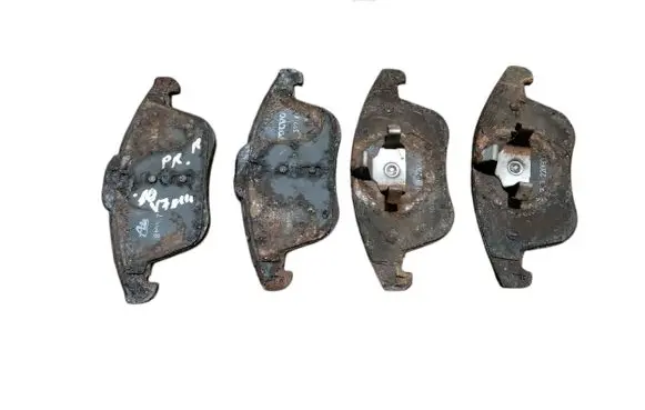 Volvo V70 Brake pads (front) 