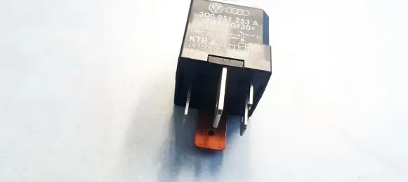 Volkswagen Golf V Other relay 3D0951253A